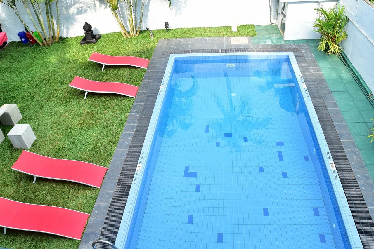 Sky Transit Hotel Katunayaka Buitenkant foto