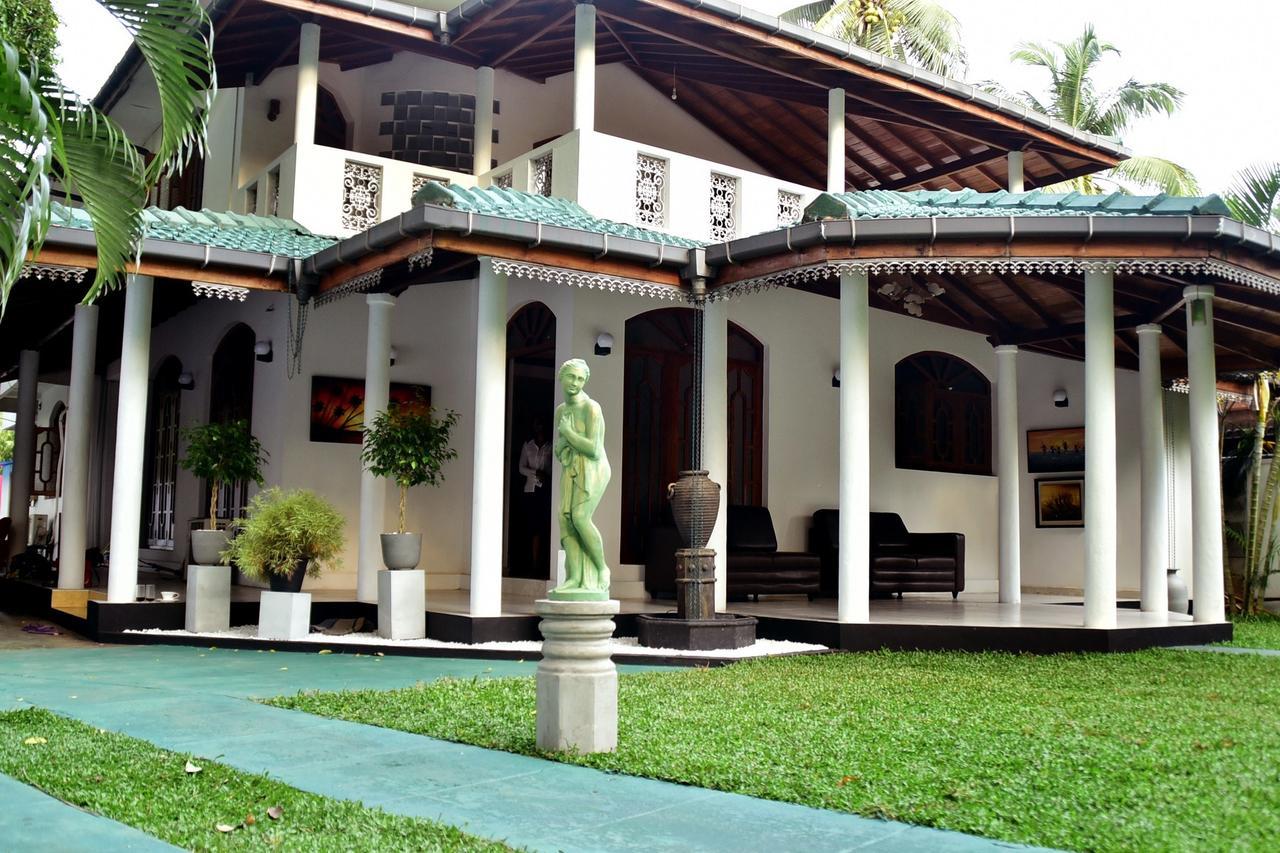 Sky Transit Hotel Katunayaka Buitenkant foto