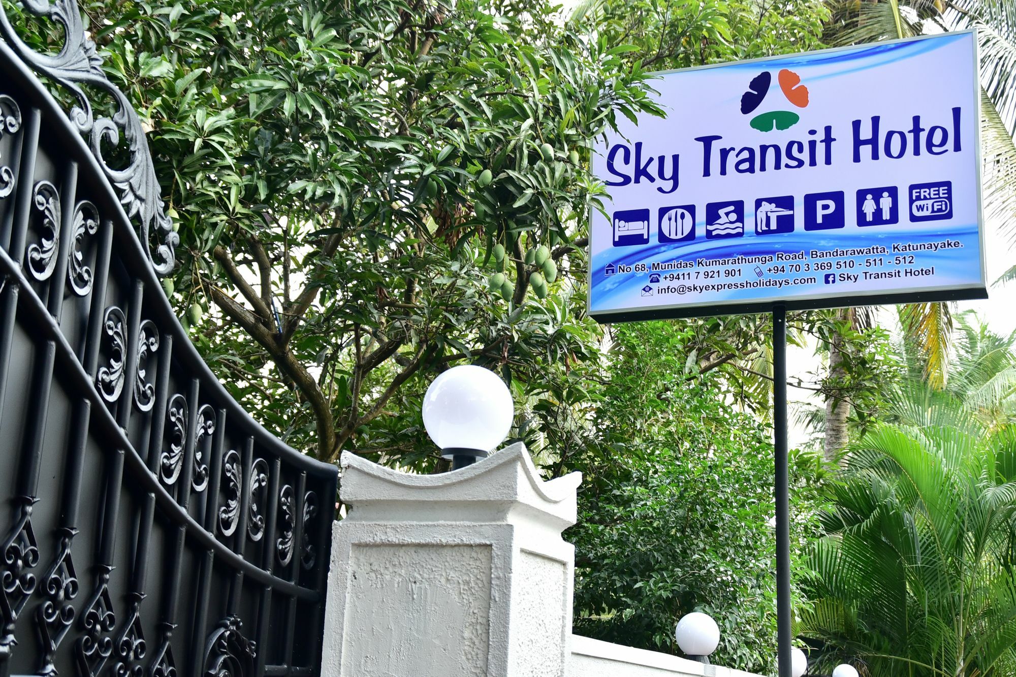 Sky Transit Hotel Katunayaka Buitenkant foto